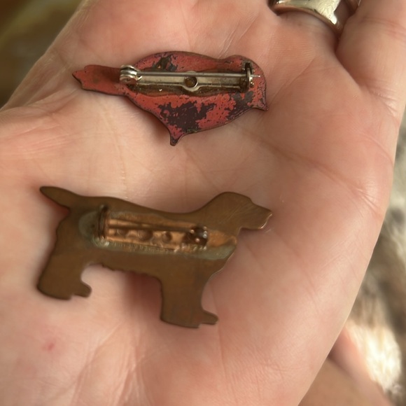 Vintage Enamel Brooches both for one price. - Picture 5 of 5